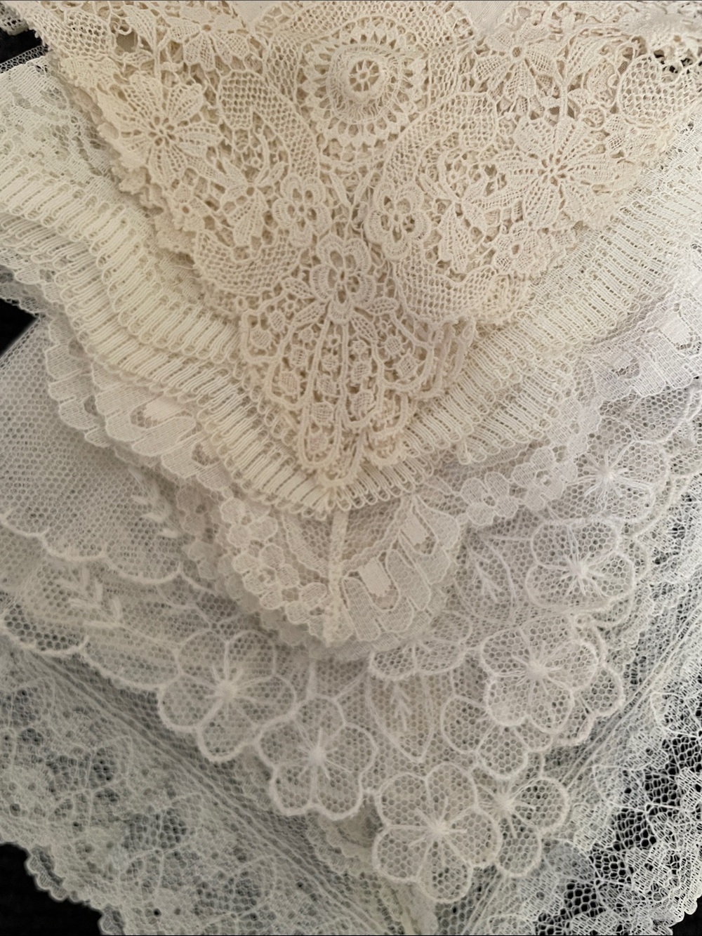 Delicate Lace Handkerchief - Cream and White 4